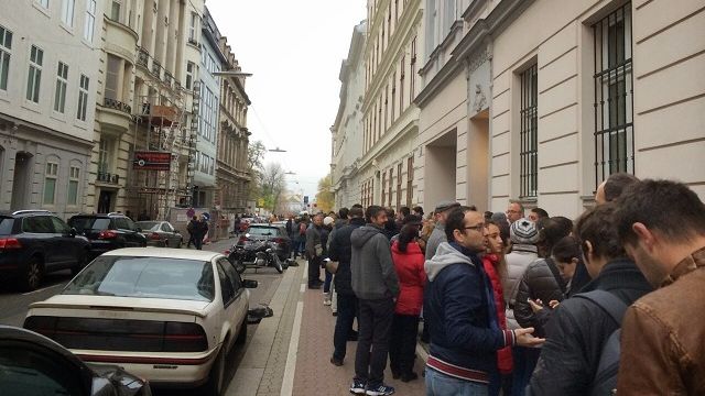 ALEGERI PREZIDENTIALE 2014 DIASPORA. "Locuim în Viena și am votat la Bratislava"