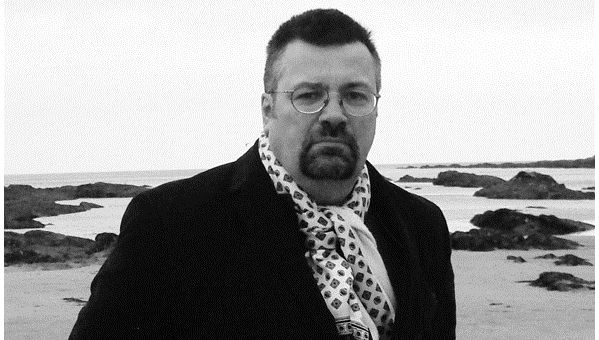 Scriitorul din spatele jurnalistului. ANDREW NICHOLL, în faţa cititorilor