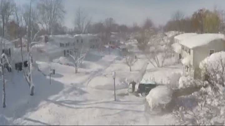 Vremea face PRĂPĂD în SUA: oraş întreg ACOPERIT de nămeţi de 2 metri şi cel puţin 13 victime