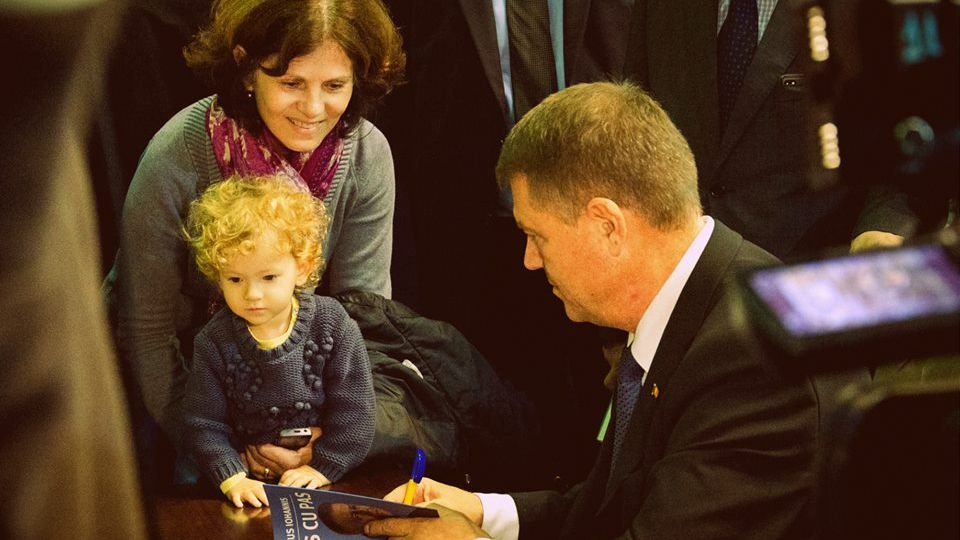 CNA: Realitatea TV, de partea lui Klaus Iohannis în campania electorală