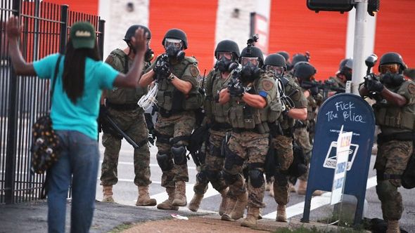 NOU SCANDAL RASIAL în SUA: tânăr de culoare de 18 ani, ÎMPUŞCAT de un poliţist