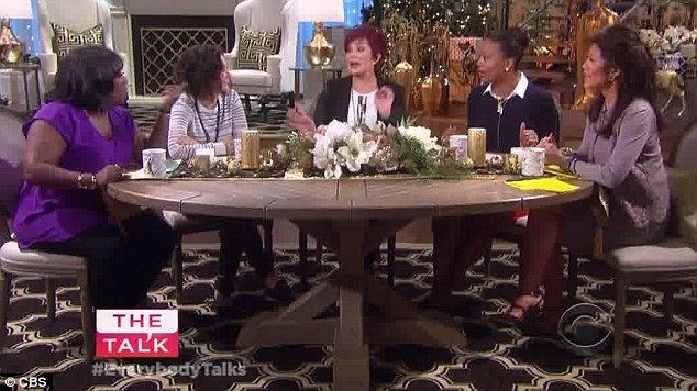 COŞMARUL unei VEDETE, în direct la un TALK SHOW. A continuat să vorbească, fără să se JENEZE