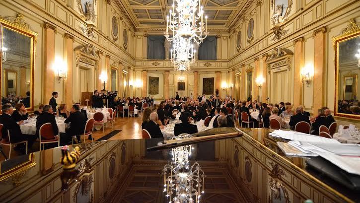 Oltenii o puseră de dineu la Bruxelles