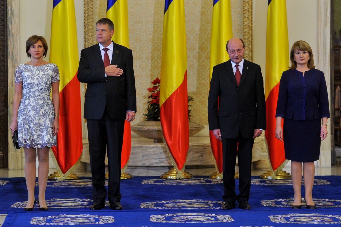 IOHANNIS, NOUL PREŞEDINTE AL ROMÂNIEI. FOTOGRAFII SUPERBE de la ceremonia de la Cotroceni