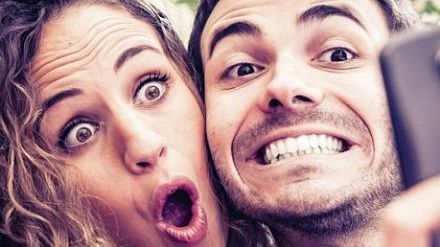 O nouă modă în materie de dating. AI FACE ASTA LA PRIMA ÎNTÂLNIRE?