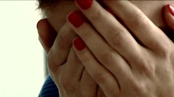 Femeie HĂRȚUITĂ SEXUAL și TÂLHĂRITĂ la un interviu de angajare