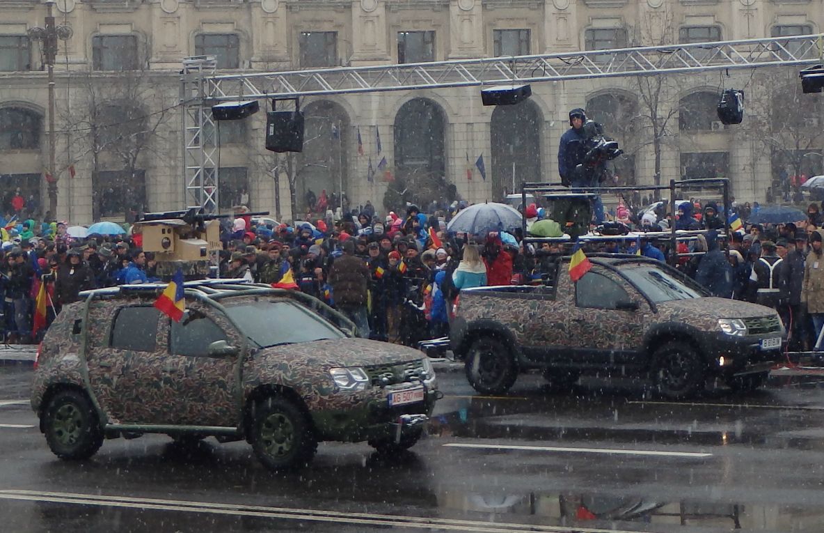 Dacia Duster Army şi Duster Pick-up Army, două ediţii speciale Duster dedicate Zilei Naţionale 