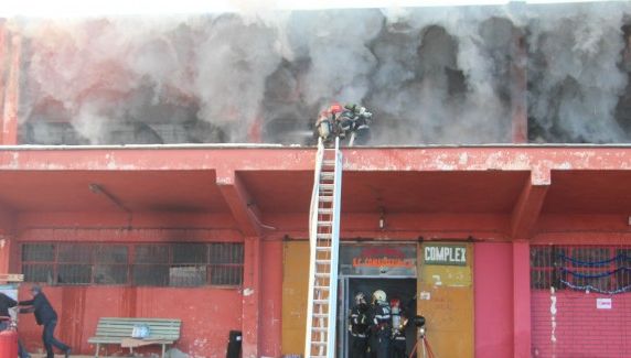 INCENDIU PUTERNIC la un centru comercial din Suceva: a ARS în întregime 