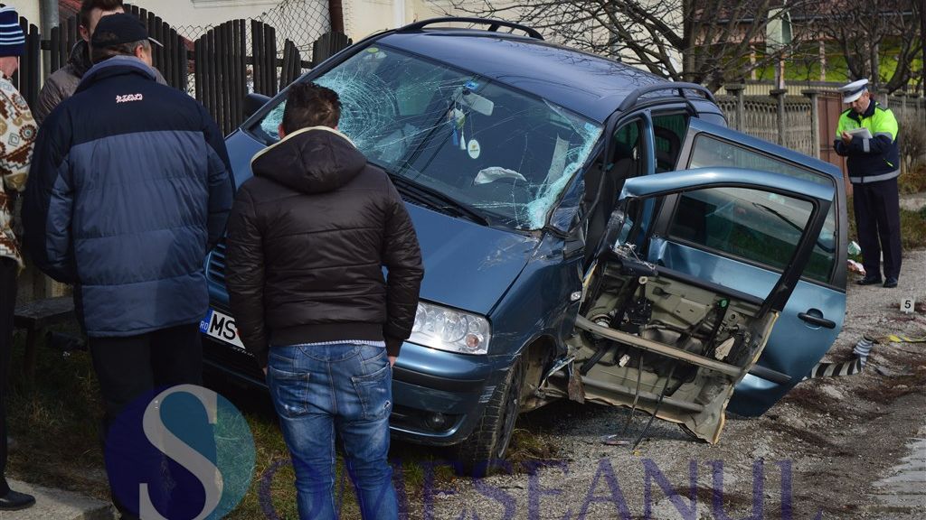 ACCIDENT RUTIER la Cluj. Trei autovehicule IMPLICATE şi o femeie, GRAV RĂNITĂ