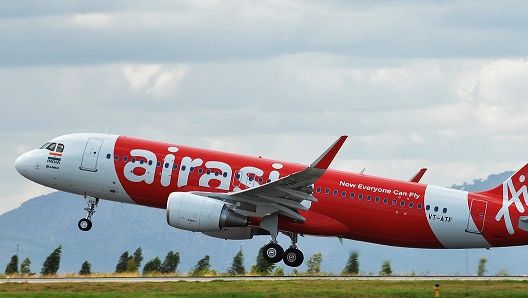  Epava avionul AirAsia QZ8510, căutată în mare. Condiţiile meteo, ”cel mai mare obstacol”