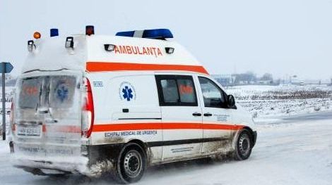TRAGEDIE - O tânără aflată în stop cardio-respirator a murit în ambulanța blocată în zăpadă