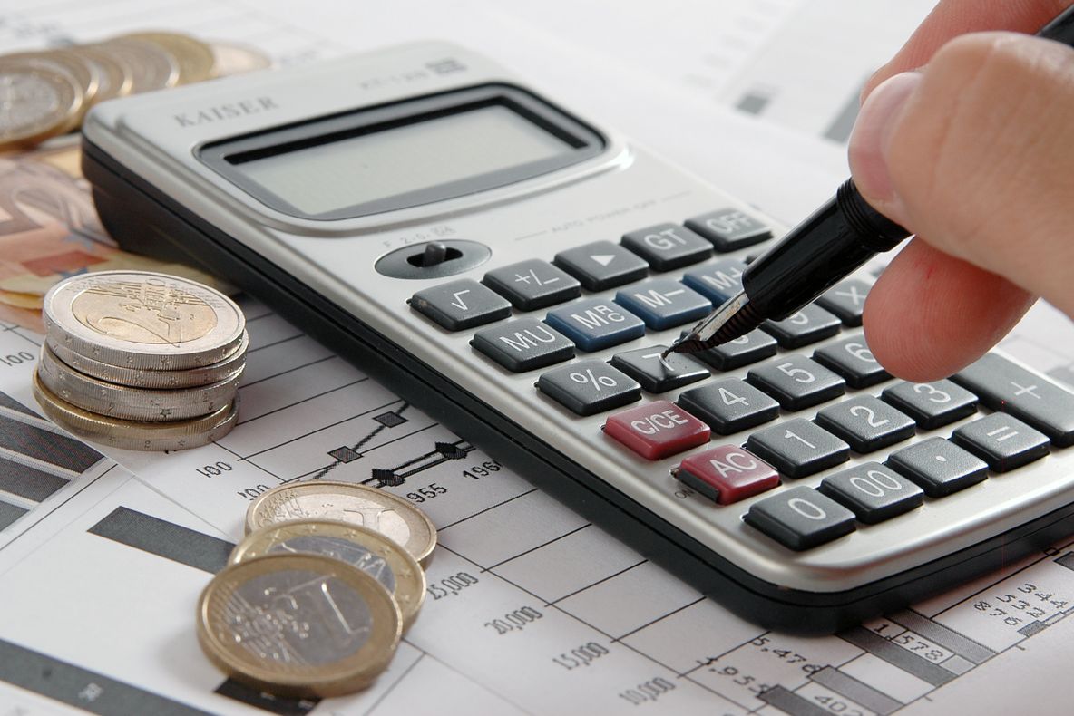 Reducerea CAS cu 2 puncte procentuale la angajator și cu 3 puncte la angajat, adoptată de Senat