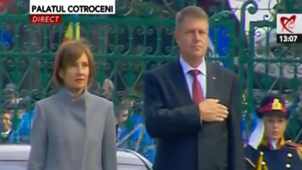 COINCIDENŢA UIMITOARE. Ce s-a întâmplat când Klaus Iohannis a intrat pe POARTA Cotrocenilor