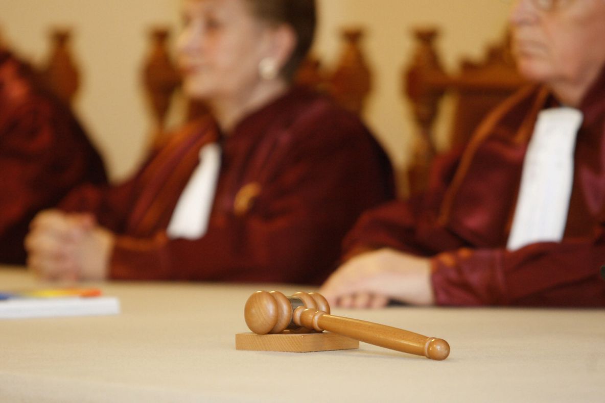 CCR discută în 17 decembrie sesizarea PNL privind modificarea Codului Muncii 