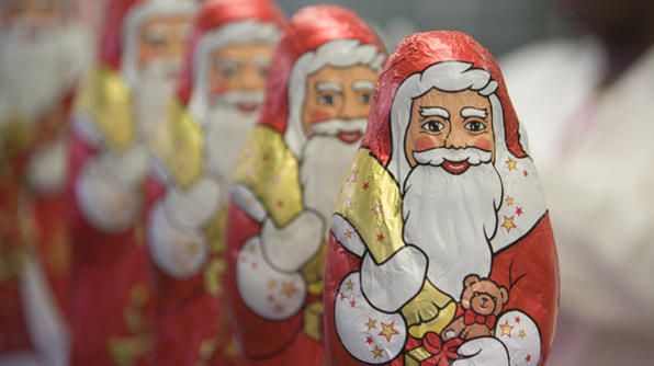 Le-a cumpărat copiilor un Moş Crăciun de ciocolată, dar au ÎNCREMENIT când au desfăcut amablajul