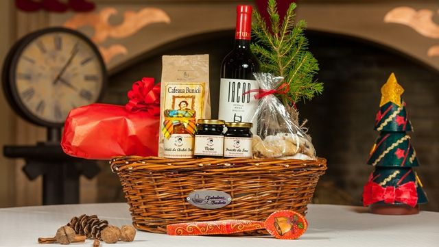 Fiecare cos cadou Fabulous Baskets este despre magia Craciunului (P)