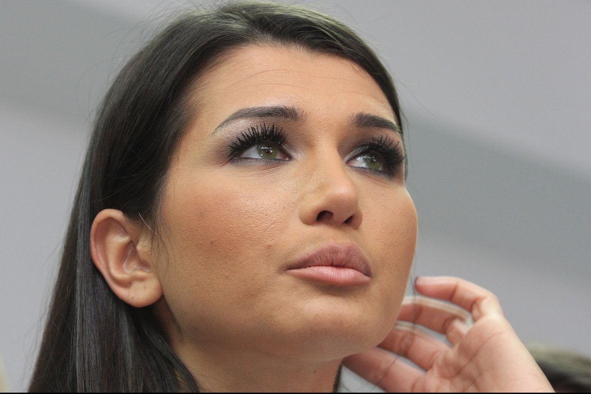 BOMBĂ - Un şef din fotbalul românesc conduce maşina Elenei Băsescu! FOTO