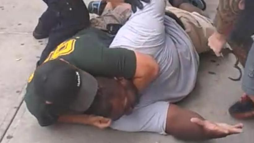 Un alt poliţist acuzat de uciderea unui bărbat de culoare scapă de pedeapsă. Proteste la New York