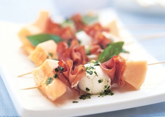 Cinci APERITIVE PERFECTE pentru masa festivă de Revelion