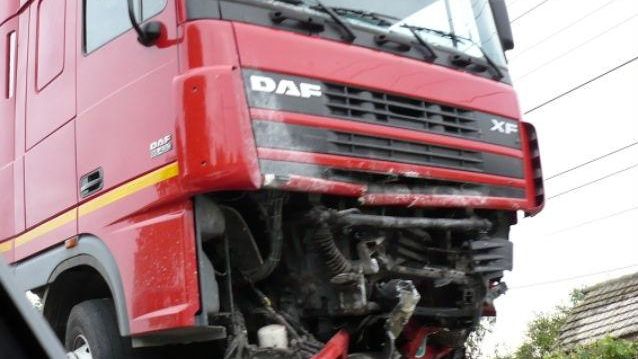 O femeie a murit după ce a fost lovită de un tir în Capitală