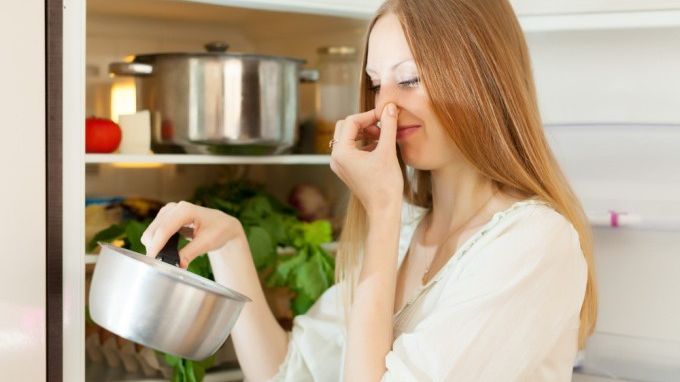 Cum scoţi mirosul de peşte din casă rapid