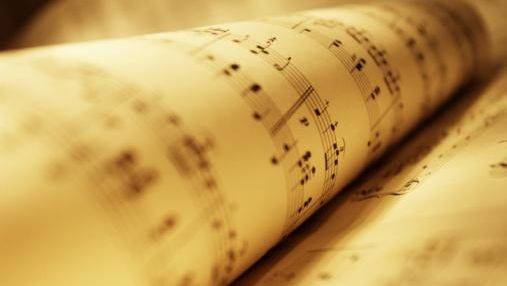 The Belfast Telegraph: Românul care cântă colinde pentru trecători este senzațional 