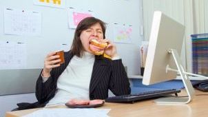 Şase obiceiuri bizare care ajută la slăbit