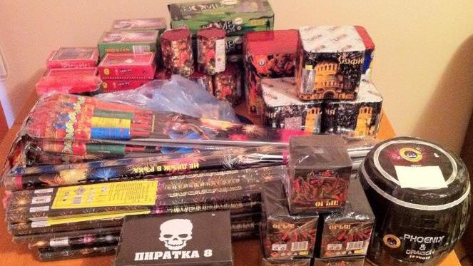 Constanţa: Peste o tonă de artificii şi petarde deţinute fără autorizaţie, confiscate de poliţişti