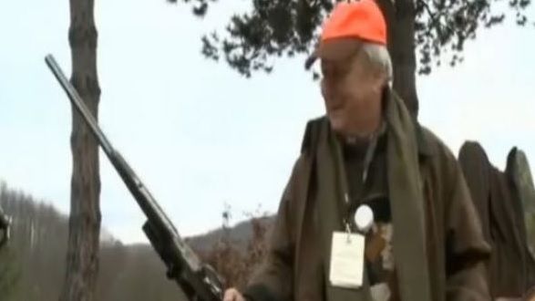 Vânătoarea de la Balc. Cât costă pușca gravată cu aur a miliardarului Porsche