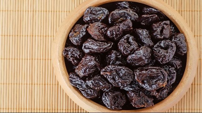 Iată de ce trebuie să consumi prune când ţii o dietă. Nici nu te gândeai că au acest efect
