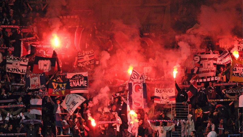TRAGEDIE - Doi suporteri ai echipei PSG au fost înjunghiaţi înaintea meciului cu Barcelona