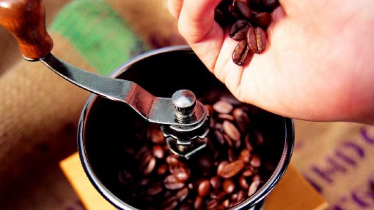 Cum să cureţi râşniţa de cafea