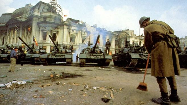 ŞEDINŢĂ SOLEMNĂ în Parlament, pentru Revoluţie. Un revoluţionar a vrut să se arunce de la balcon