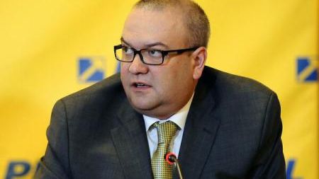 Demisie cu aplauze din Parlament