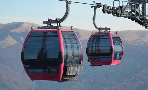 Clipe de GROAZĂ în telecabină la Sinaia: Turiştii au fost prinşi de VISCOL