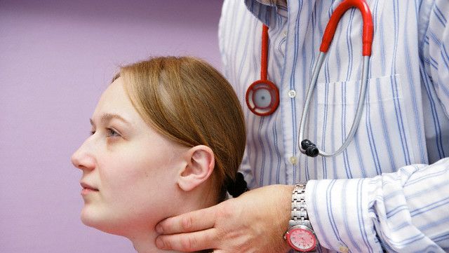 Semne minore, dar importante care anunță probleme cu tiroida!