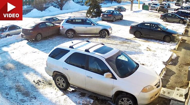 Dacă nu izbucnești în râs ai o problemă cu simțul umorului sau ești proprietarul mașinii avariate