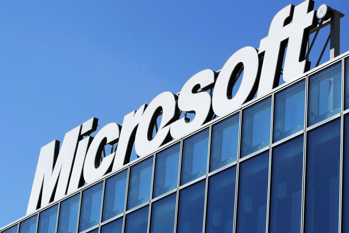 Guvernul atacă în instanță ultimul contract pentru licențele Microsoft