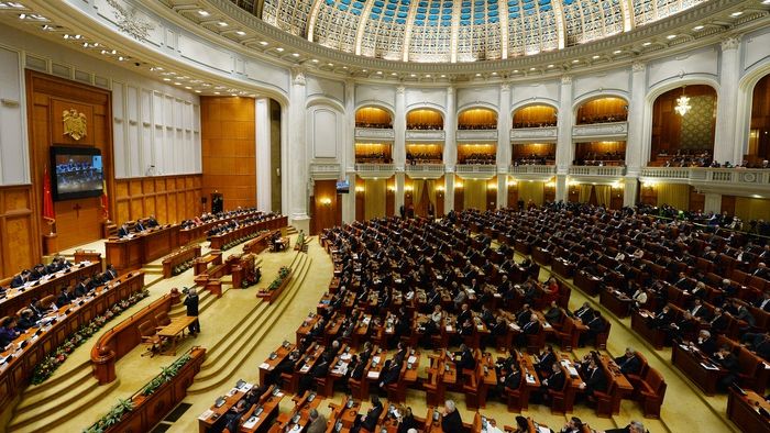 CHELTUIELILE CAMEREI DEPUTAŢILOR: Cât costă 450 tone de combustibil auto