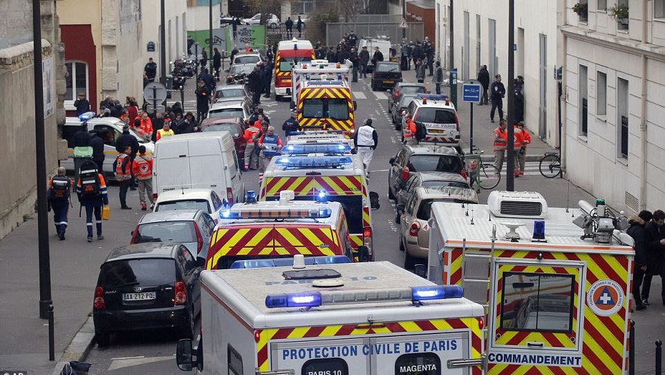 ATACUL ARMAT din PARIS: Premierul francez anunţă "mai multe arestări"