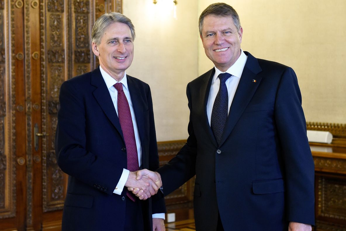 Iohannis a discutat cu şeful diplomaţiei britanice despre libera circulaţie în UE