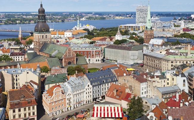 O nouă țară a trecut la EURO din 1 ianuarie. NU îți mai faci griji cu schimbul valutar