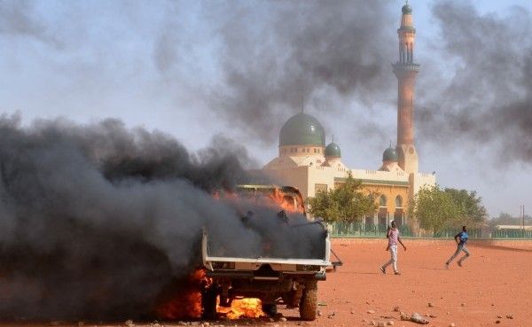 Manifestaţii violente împotriva Charlie Hebdo: Zece morţi în urma protestelor violente din Niger