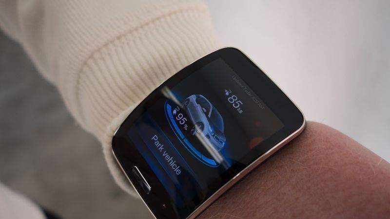 BMW are MAȘINA PERFECTĂ pentru femei: O parchezi vrei nu vrei!