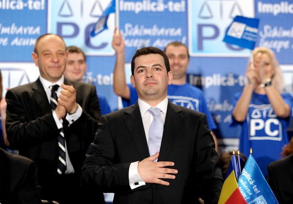  Intalnire de taină a PARLAMENTARILOR conservatori in "Pestera" PSD.