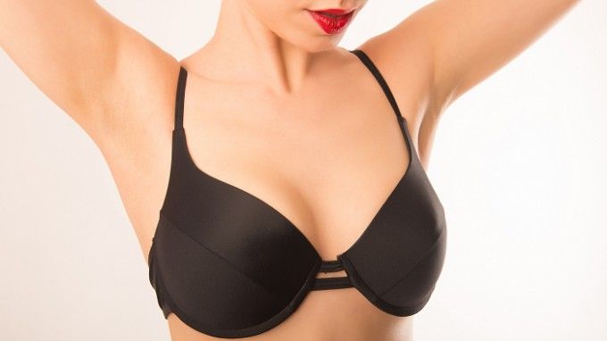 De ce recomandă specialiștii ca femeile să doarmă cu sutien