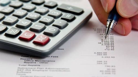 Zeci de mii de copii, somati să plătească impozit pe alocație. PONTA spune că este o eroare 