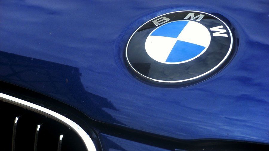 BMW va lansa 15 noi modele în acest an, ţintind noi vânzări record