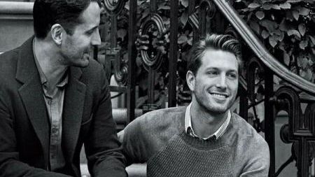 Firma Tiffany apelează în premieră la un cuplu gay pentru a face reclamă unui inel de logodnă