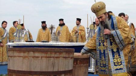 BOBOTEAZA: Tradiții creștine din Ajunul Bobotezei în Arhiepiscopia Tomisului